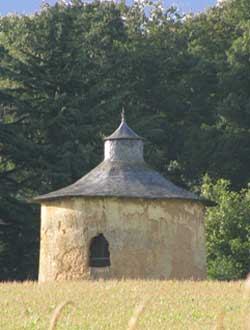 Dovecote of Manoir Beauvais, click for larger image