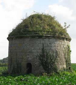 Tronjoly dovecote, click for larger image.